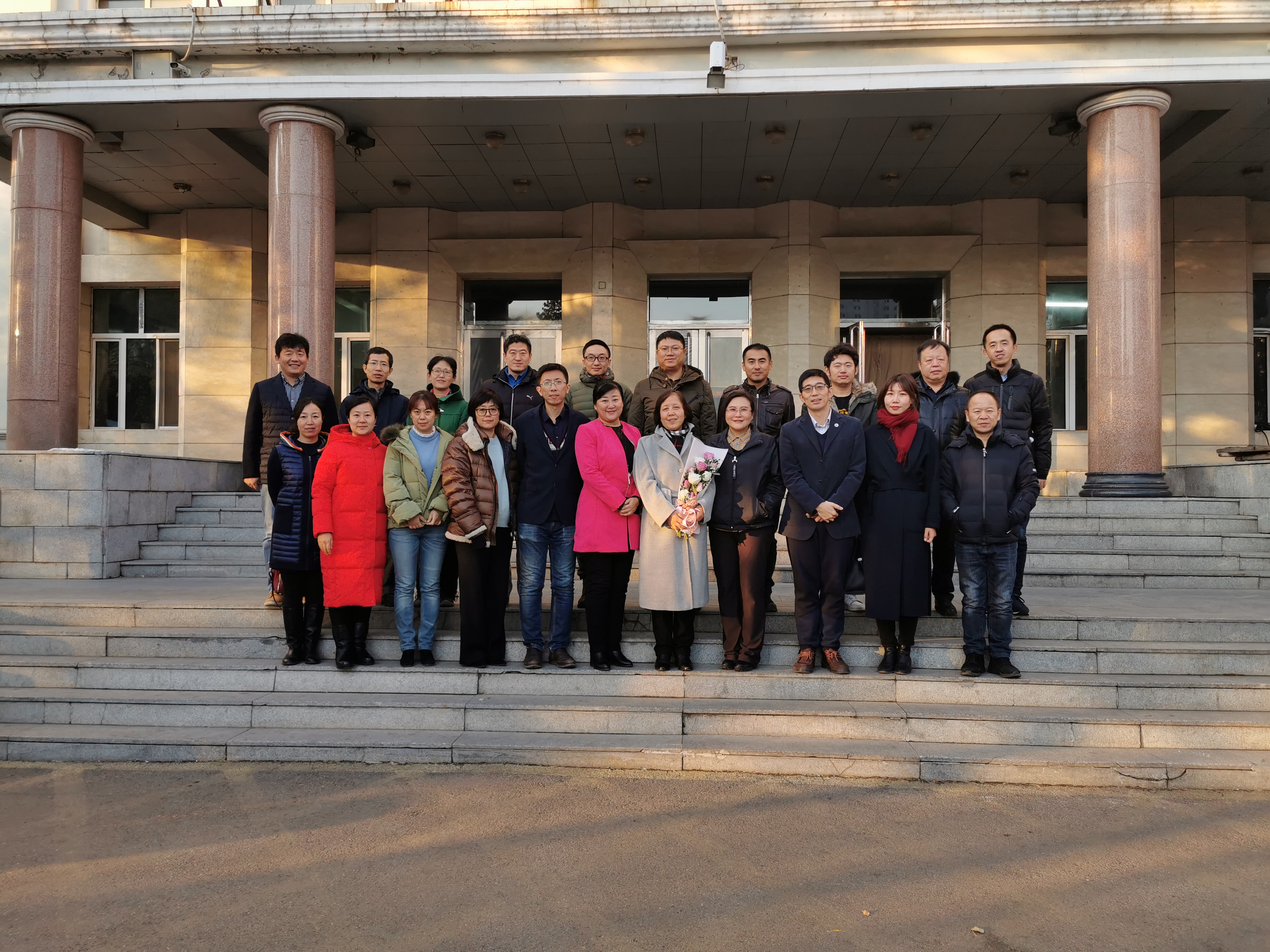 建筑工程学院举办荣退教师座谈会-哈尔滨理工大学新闻