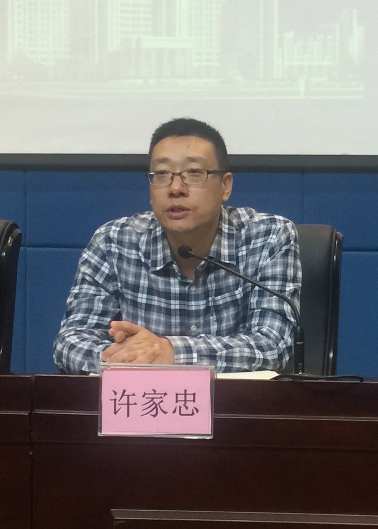 坚定信念一路向前