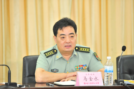 参谋长王新江主持汇报会校党委书记赵国刚出席会议校长李大勇致欢迎词