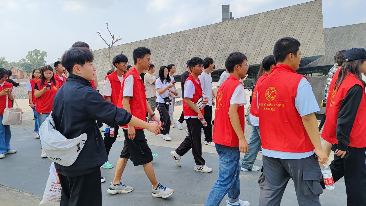 98d3ab6fa41e0f791122df5a8b6df06f_