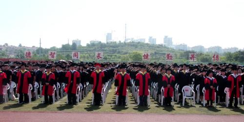 荣成学院隆重举行2019届学生毕业典礼暨学位授予仪式