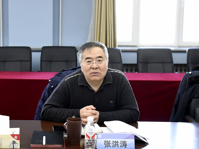 党委书记张洪涛主持会议并作对照检查