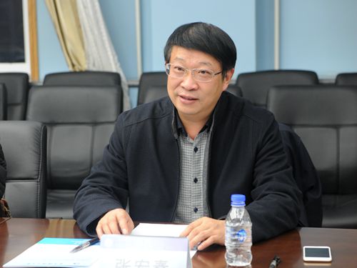 张宏春区长介绍亭湖区经济发展情况郭二军副校长主持签约仪式三方代表