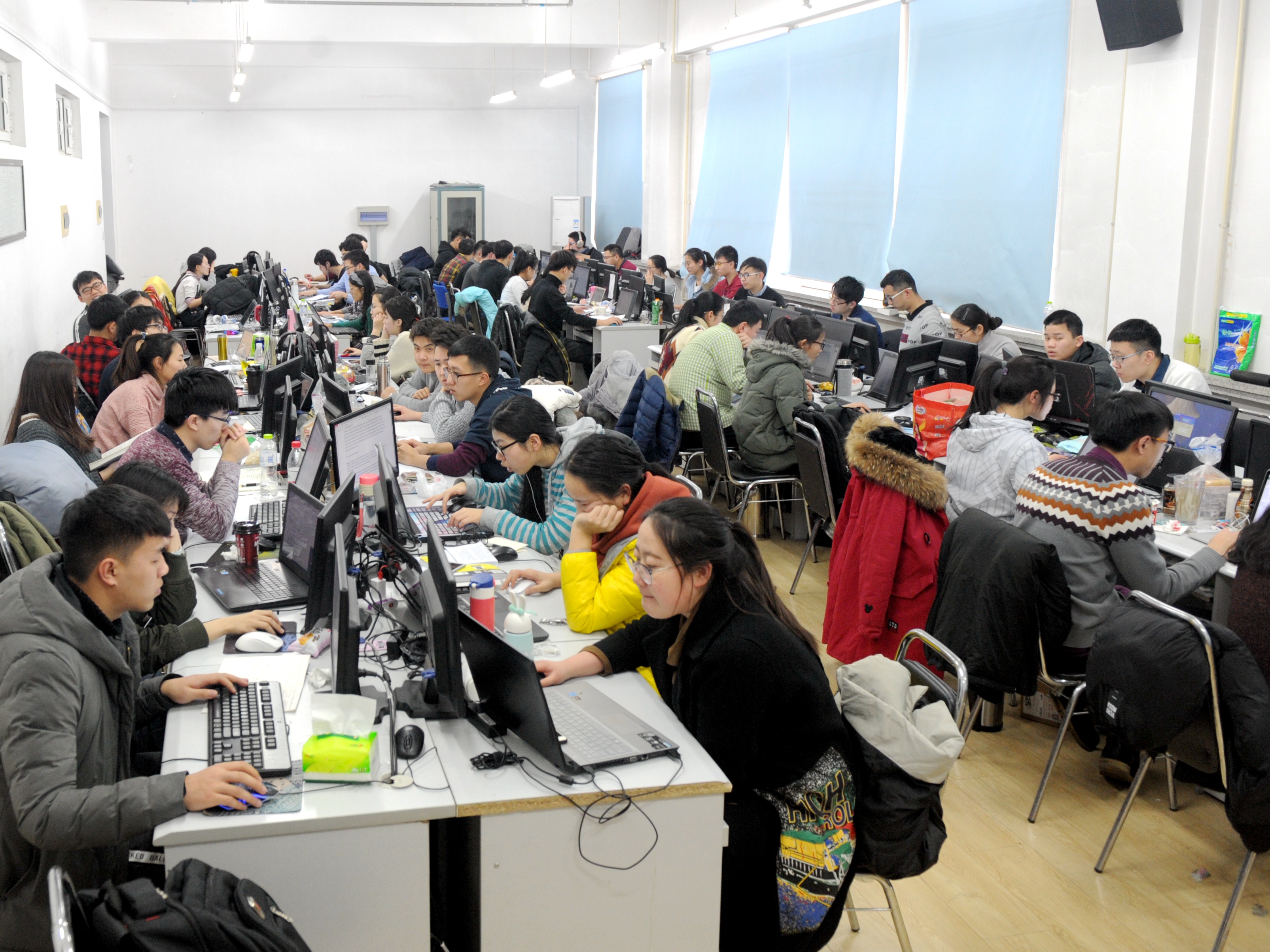 学校组织学生参加2018年美国大学生数学建模竞赛