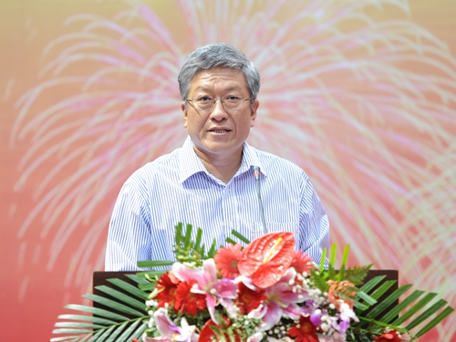 会会长,我校84届毕业生谢飞发言新生代表电气与电子工程学院2014级