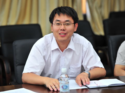 自动化学院辅导员张彦坤在座谈会上发言学生党员代表在座谈会上发言