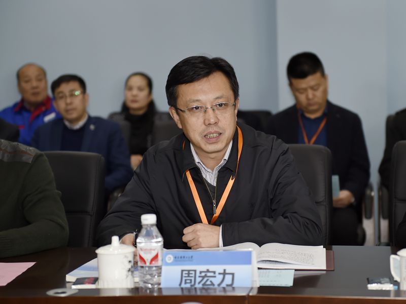 校长周宏力致辞