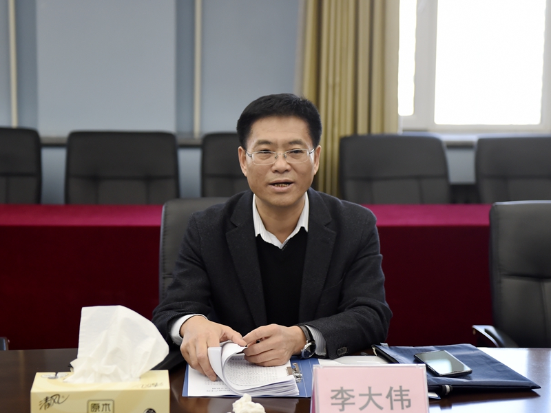 李继峰到会指导校党委书记张洪涛主持会议并代表学校作表态发言校党委