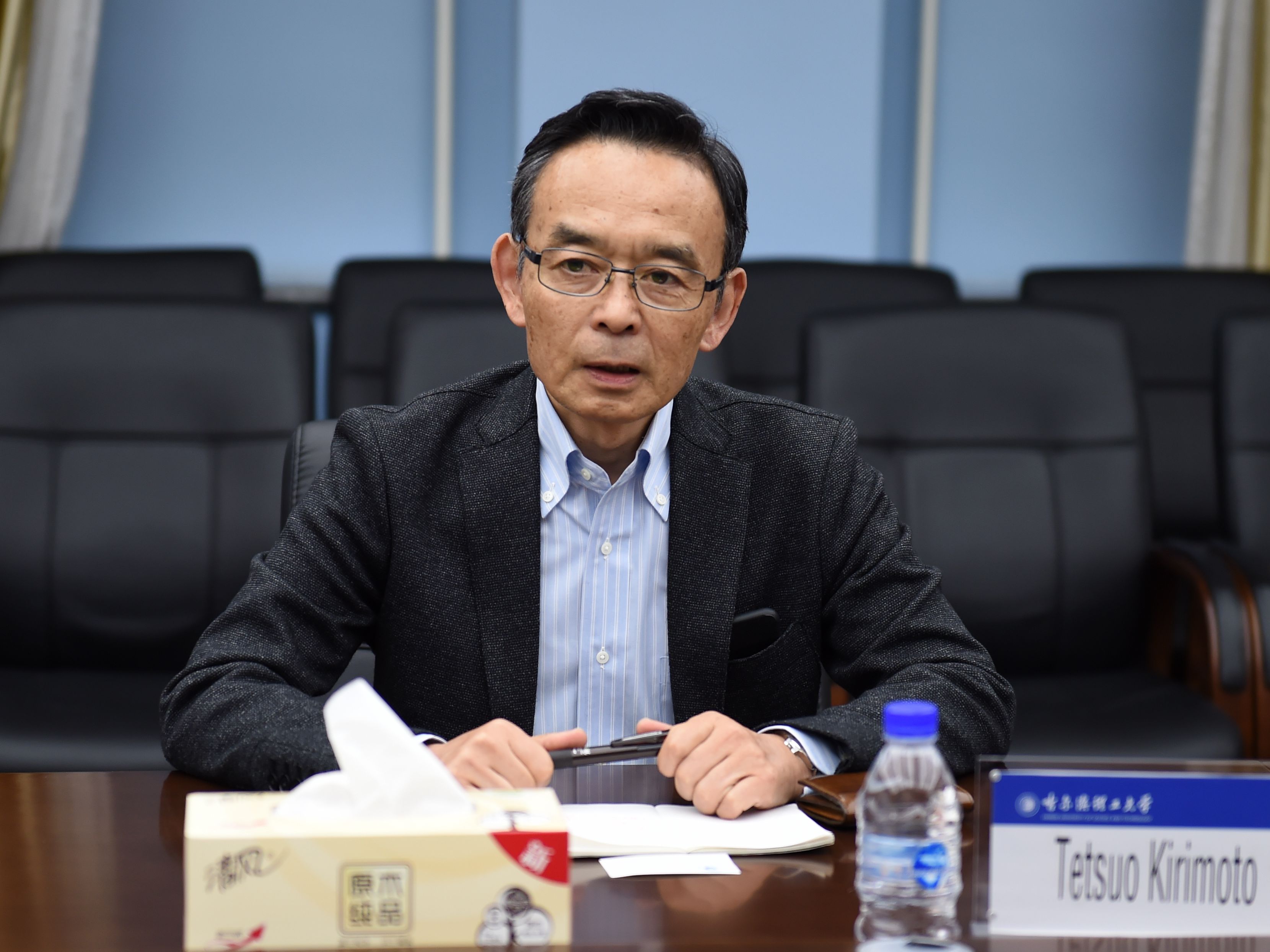 学院院长范剑英,副院长吴海滨及国际合作与交流处刘晓东同时参加会谈