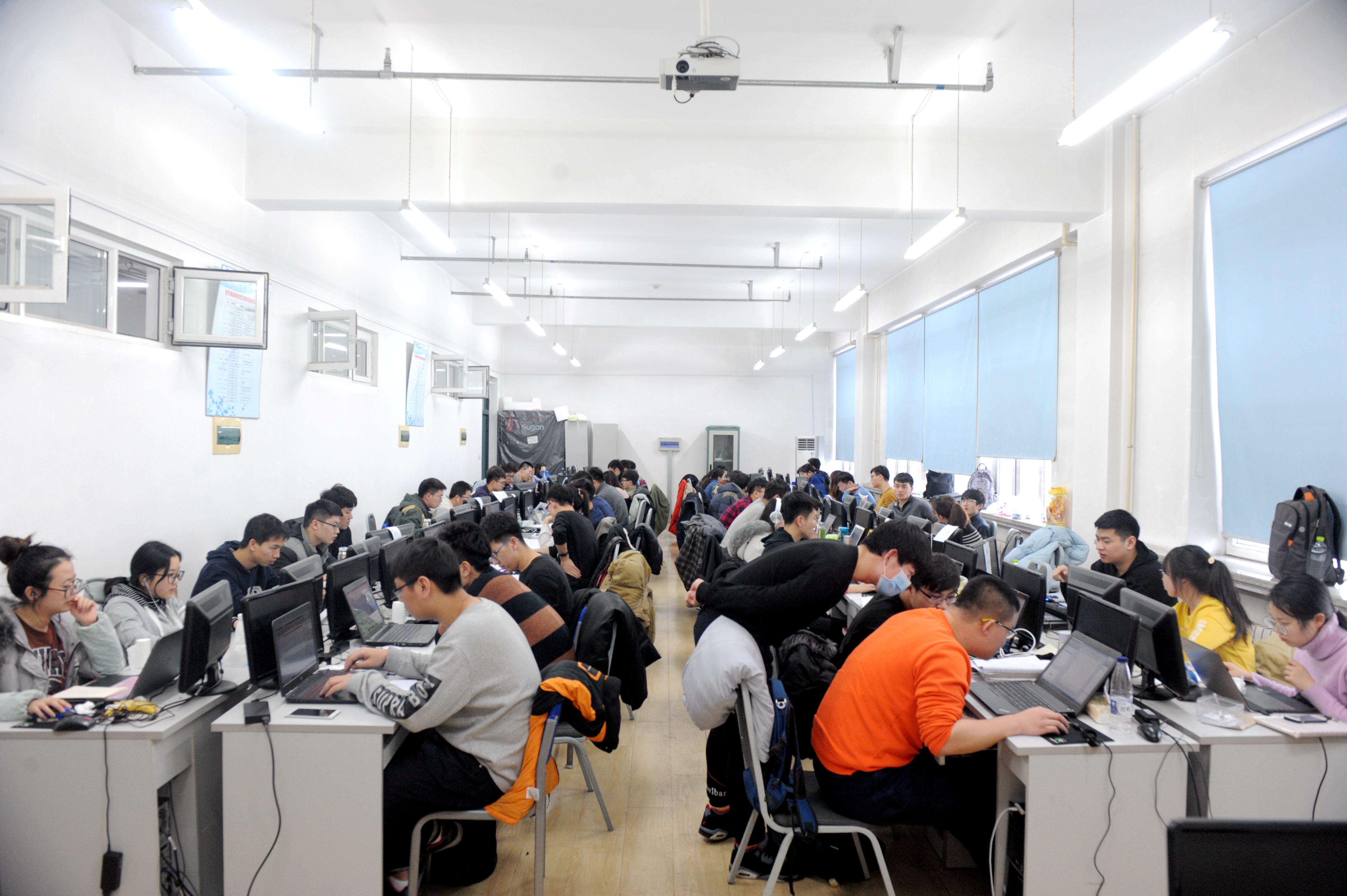 学校组织学生参加2018年美国大学生数学建模竞赛