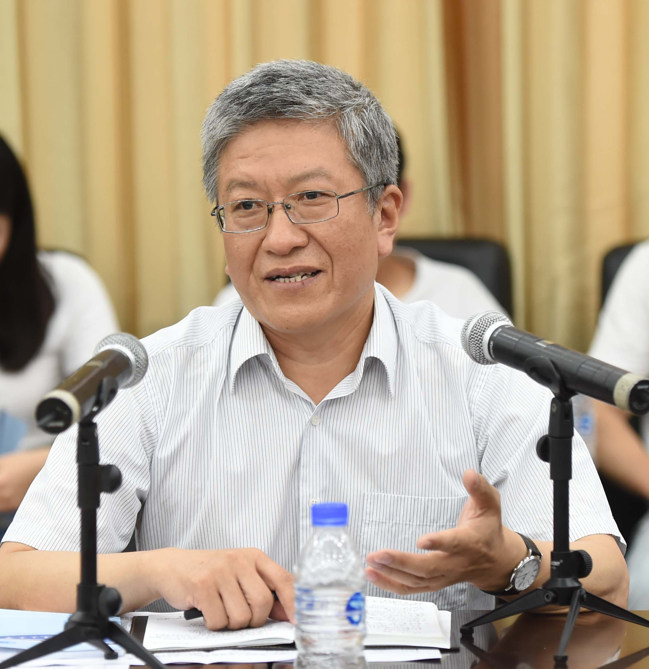 李大勇校长讲话毕业生代表发言会议现场会后师生合影留念