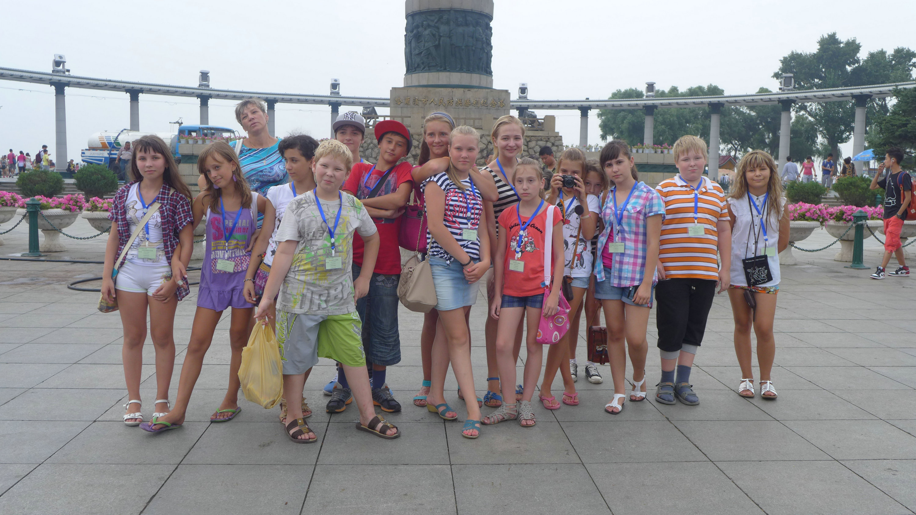 小吃学生们在上篆刻课对外汉语学生为以色列学生讲什么是"中华巴洛克"