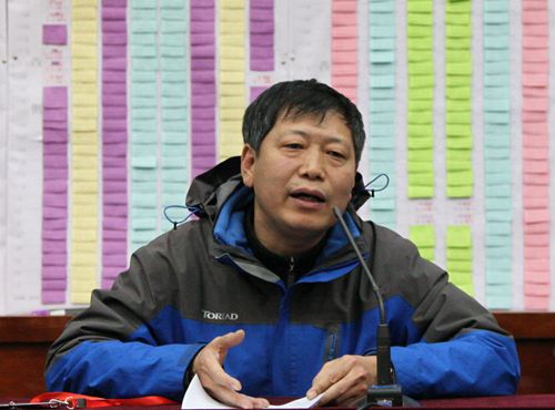 新建教师公寓分配工作组组长杨春主持会议并讲话