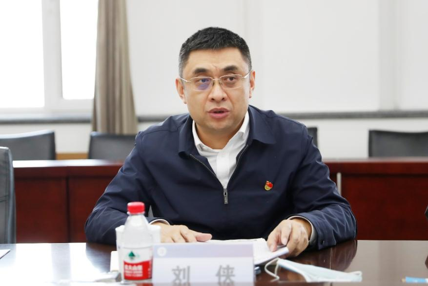当前位置>首页>理工要闻>正文>校长刘侠主持会议并讲话会议现场