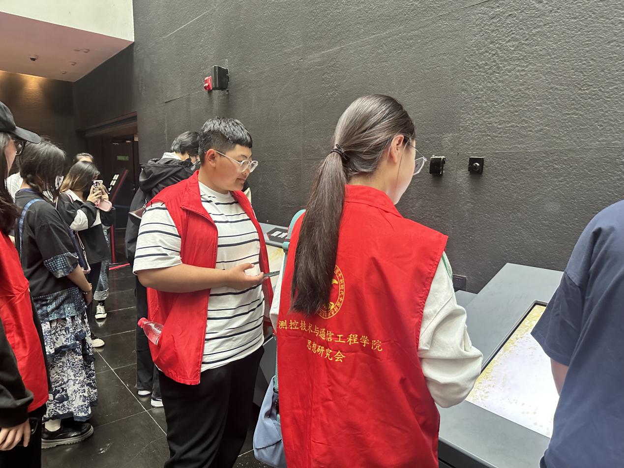 3ec8f2f672b74e51538ed68d19535a76_