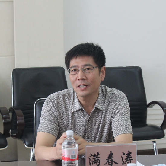 学生处处长满春涛主持仪式