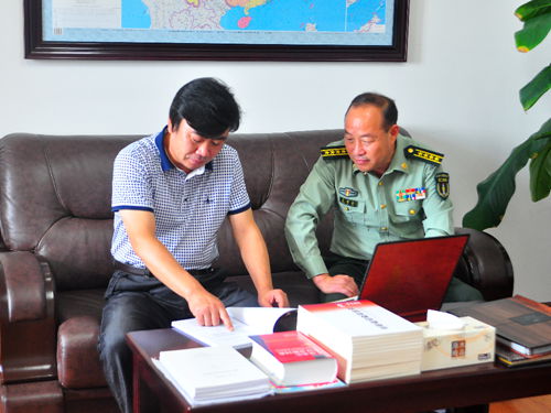 赵国刚书记与王刘玉主任座谈交流赵书记调研走访电工电子实训中心赵