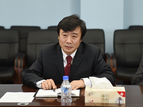 留念申泽骧教授在陈明华教授的陪同下参观实验室申泽骧教授作学术讲座