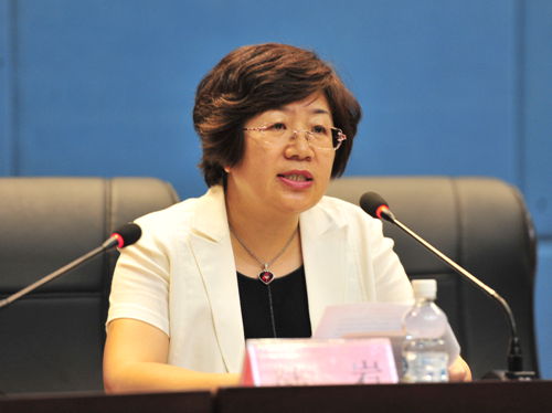 党委副书记陆岩主持会议